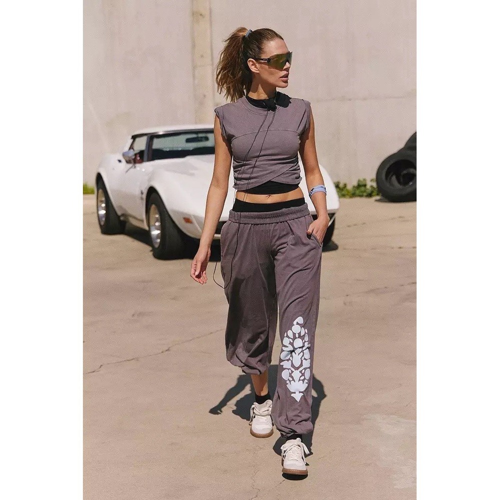 Free People Movement Hot Shot Logo Crossover Set Size Large Dark Shadow NWT - Picture 2 of 12